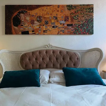 Cinema La Vie Est Belle Apartment *